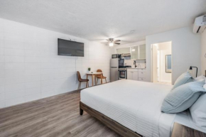 Chic Urban Studio - Explore Downtown St. Pete